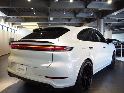2024 Porsche CAYENNE photo 7