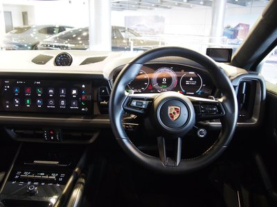 2024 Porsche CAYENNE thumbnail 43