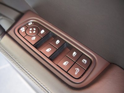 2024 Porsche CAYENNE thumbnail 32