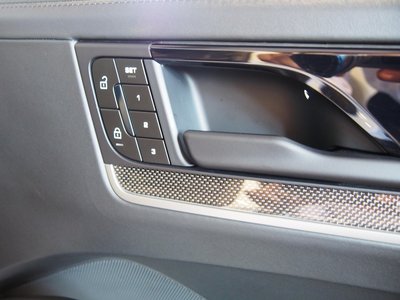 2024 Porsche CAYENNE thumbnail 33