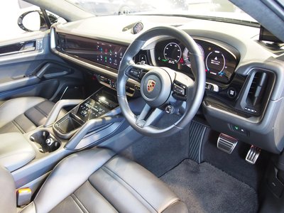 2024 Porsche CAYENNE thumbnail 25