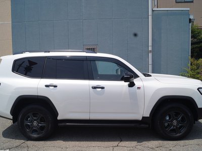 صورة 6 لـ 2024 Toyota LAND CRUISER 300