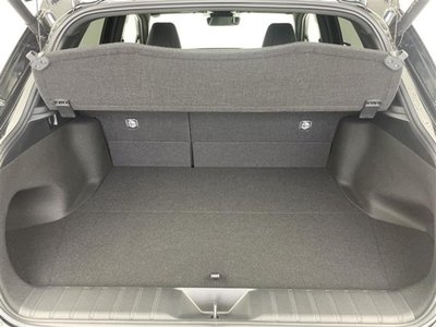 صورة 36 لـ 2025 Lexus LBX