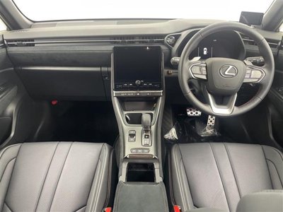 صورة 3 لـ 2025 Lexus LBX