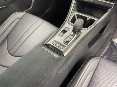 صورة 27 لـ 2025 Lexus LBX