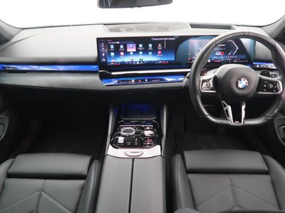 2026 BMW 5 SERIES TOURING 照片 2