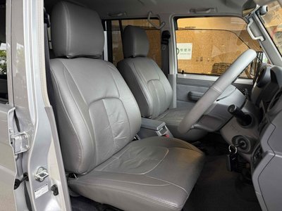 2015 Toyota LAND CRUISER 70 — миниатюра 10