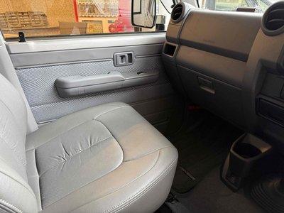2015 Toyota LAND CRUISER 70 — миниатюра 9