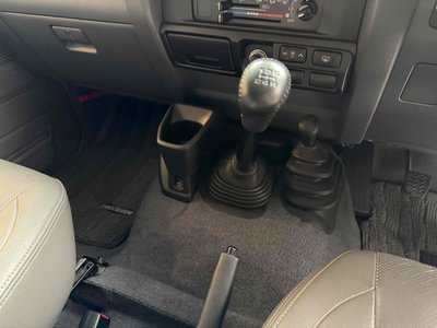 2015 Toyota LAND CRUISER 70 — миниатюра 8