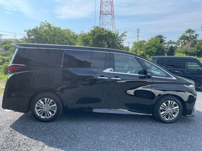 2025 Toyota ALPHARD — фото 5