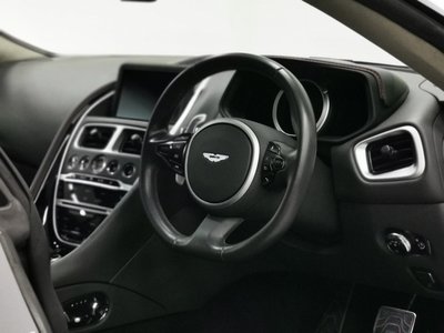 صورة مصغرة 9 لـ 2018 Aston Martin DB11