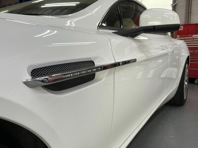 صورة 17 لـ 2011 Aston Martin RAPIDE