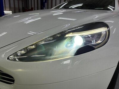 صورة 22 لـ 2011 Aston Martin RAPIDE
