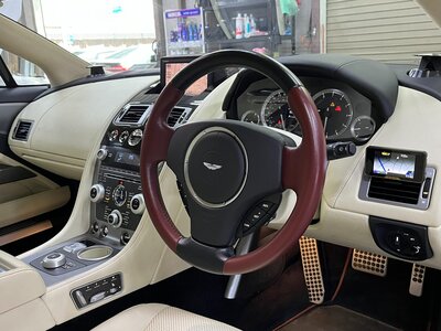 صورة 23 لـ 2011 Aston Martin RAPIDE