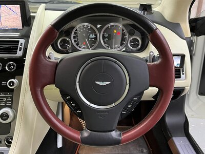 صورة 24 لـ 2011 Aston Martin RAPIDE