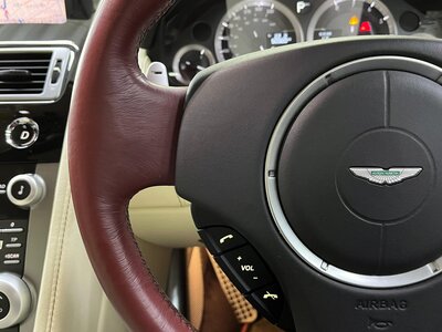 صورة 26 لـ 2011 Aston Martin RAPIDE