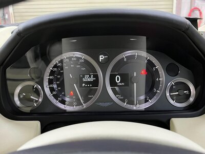 صورة 27 لـ 2011 Aston Martin RAPIDE