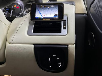 صورة 28 لـ 2011 Aston Martin RAPIDE