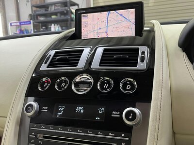 صورة 29 لـ 2011 Aston Martin RAPIDE