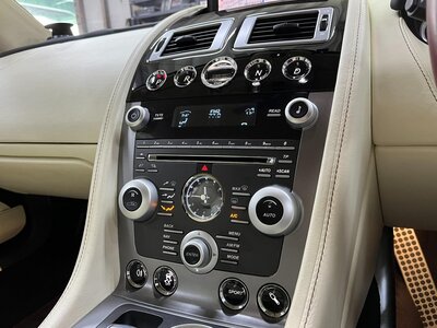 صورة 32 لـ 2011 Aston Martin RAPIDE