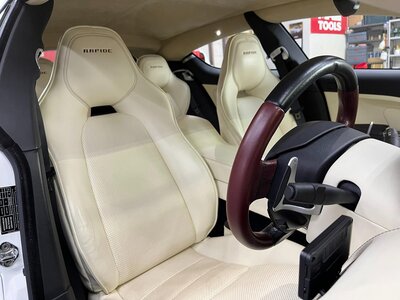 صورة 37 لـ 2011 Aston Martin RAPIDE