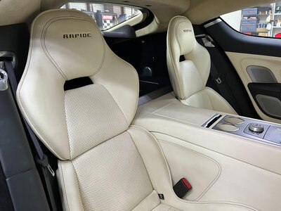 صورة 46 لـ 2011 Aston Martin RAPIDE