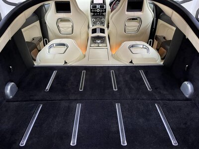 صورة 58 لـ 2011 Aston Martin RAPIDE