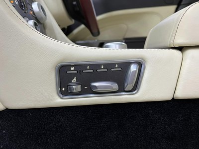 صورة 43 لـ 2011 Aston Martin RAPIDE