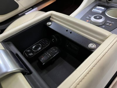 صورة 34 لـ 2011 Aston Martin RAPIDE