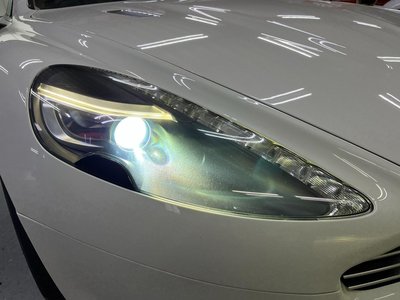صورة 21 لـ 2011 Aston Martin RAPIDE