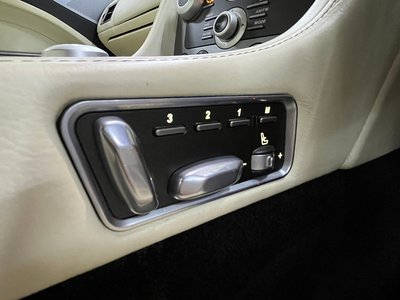 صورة 36 لـ 2011 Aston Martin RAPIDE