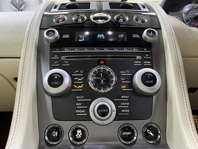 صورة 31 لـ 2011 Aston Martin RAPIDE