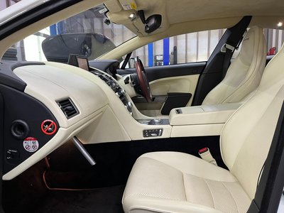صورة 41 لـ 2011 Aston Martin RAPIDE