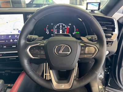 صورة 15 لـ 2024 Lexus RX