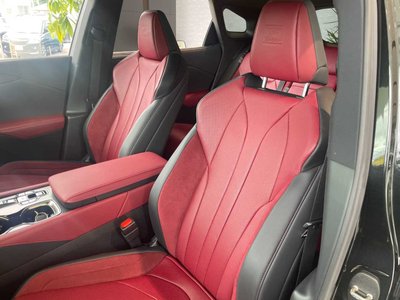 صورة 26 لـ 2024 Lexus RX