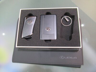 2025 Lexus LBX thumbnail 37