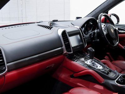 2014 Porsche CAYENNE thumbnail 74