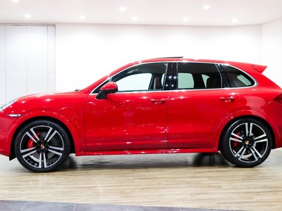 2014 Porsche CAYENNE photo 9