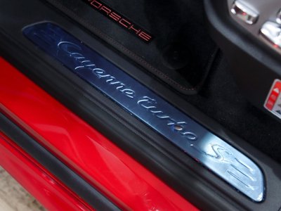 2014 Porsche CAYENNE thumbnail 39