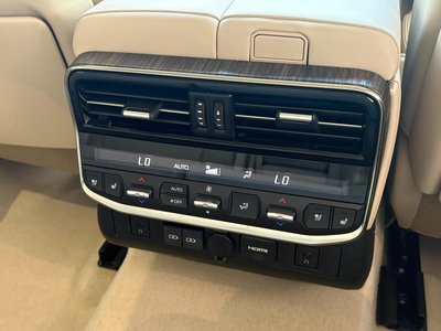 2025 Toyota LAND CRUISER 300 照片 67