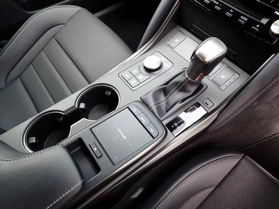 صورة مصغرة 23 لـ 2021 Lexus IS