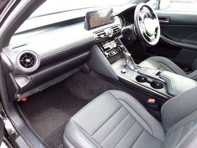 صورة مصغرة 29 لـ 2021 Lexus IS
