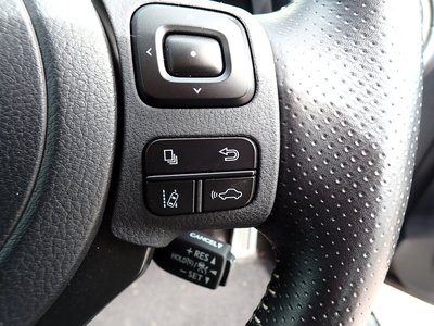 صورة مصغرة 17 لـ 2021 Lexus IS