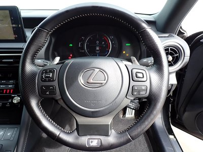 صورة مصغرة 16 لـ 2021 Lexus IS