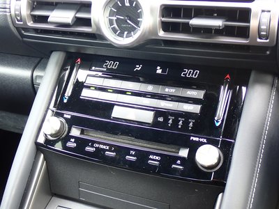 صورة مصغرة 21 لـ 2021 Lexus IS