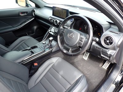 صورة مصغرة 28 لـ 2021 Lexus IS