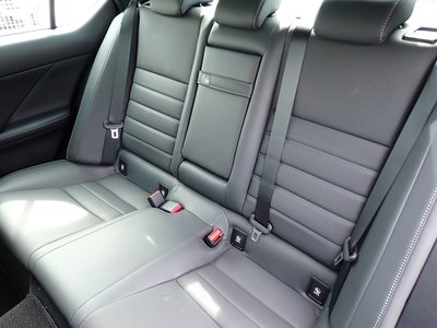 صورة مصغرة 33 لـ 2021 Lexus IS