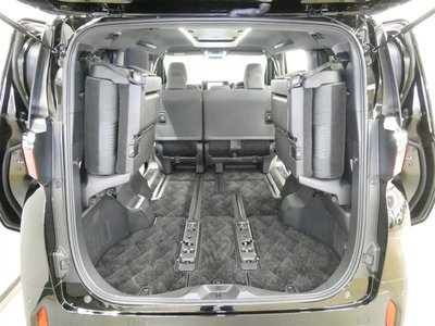 صورة 32 لـ 2025 Toyota ALPHARD