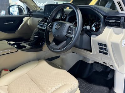 2023 Toyota LAND CRUISER 300 — фото 37