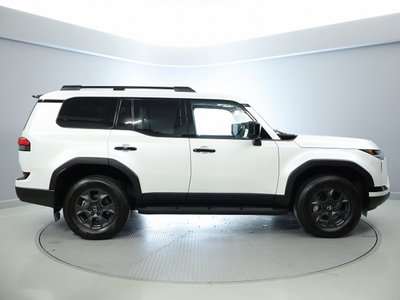 صورة 15 لـ 2025 Lexus GX